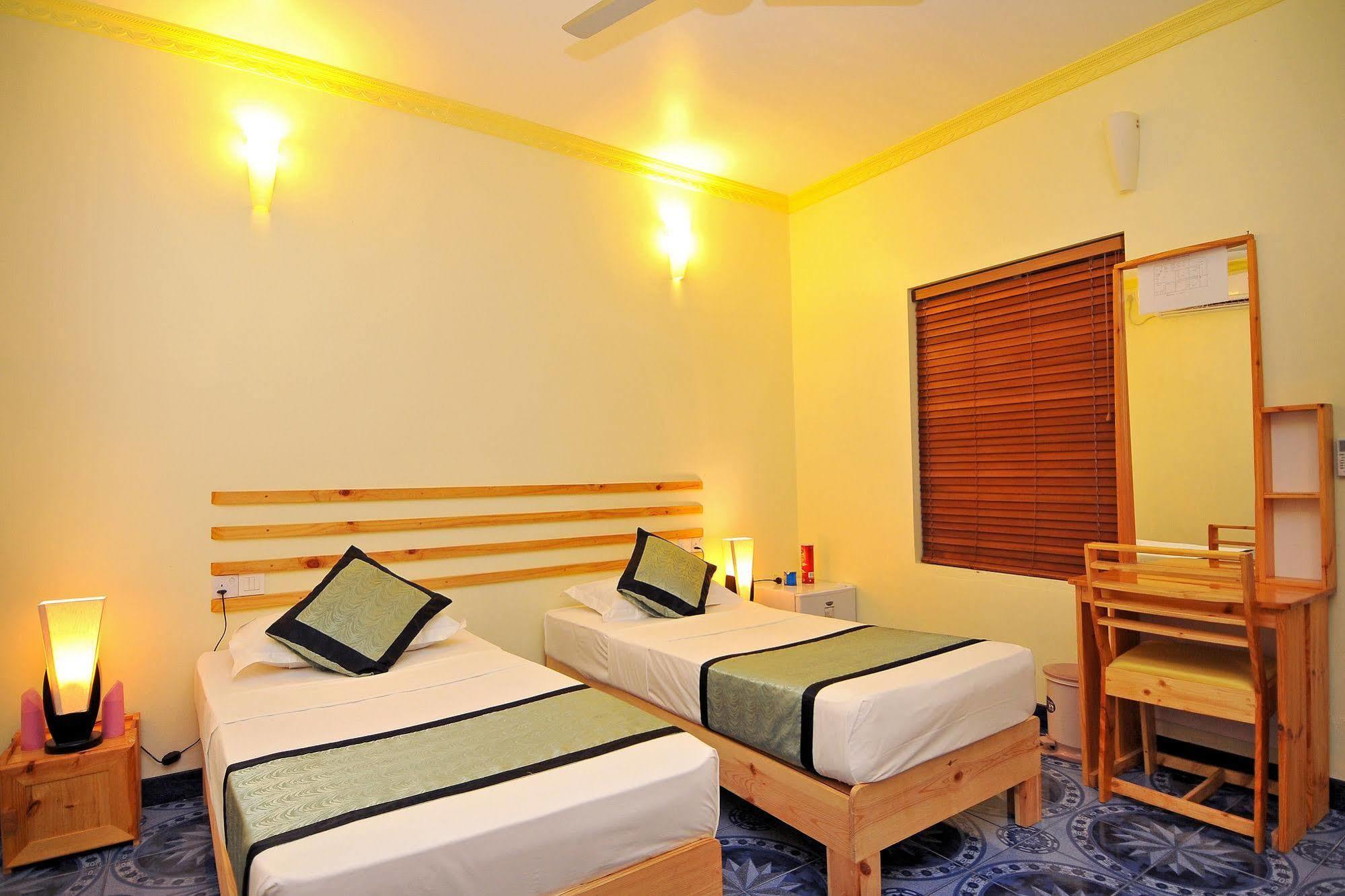 Arena Lodge Sky Maafushi Exterior foto
